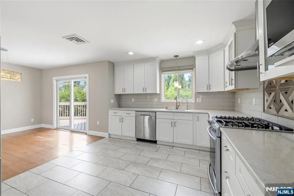 377 Chelsea Street Paramus, NJ 07652