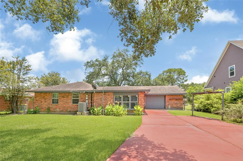 3202 Mckinney Drive La Marque, TX 77568