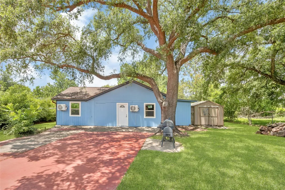3202 Mckinney Drive La Marque, TX 77568