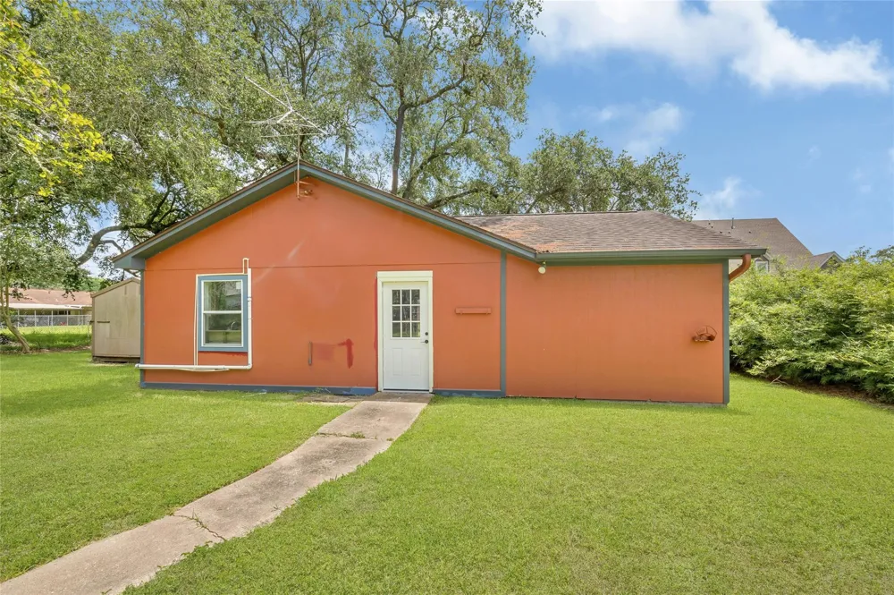 3202 Mckinney Drive La Marque, TX 77568