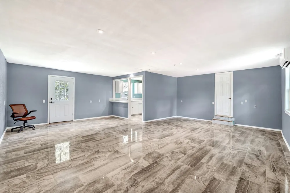 3202 Mckinney Drive La Marque, TX 77568