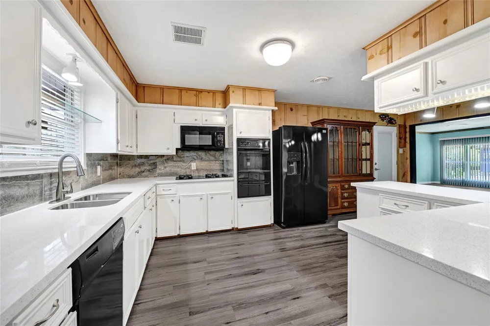 3202 Mckinney Drive La Marque, TX 77568