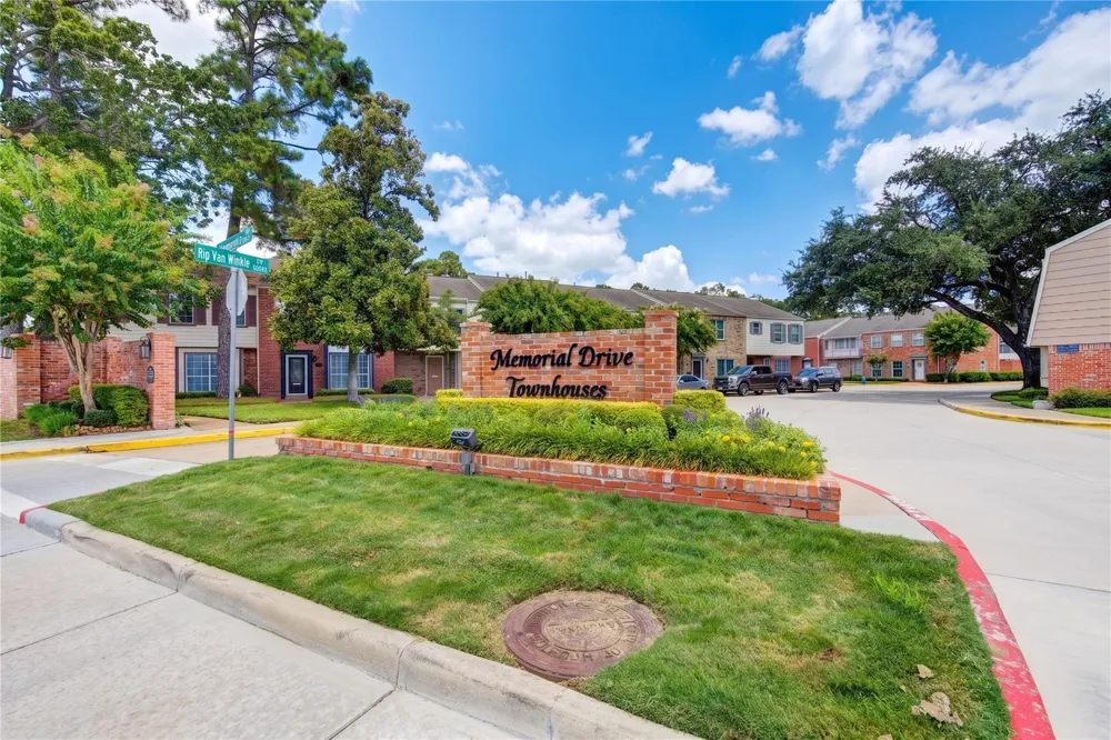 12710 Huntingwick Drive #121 Houston, TX 77024