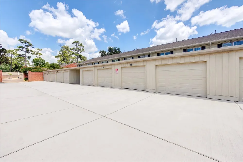 12710 Huntingwick Drive #121 Houston, TX 77024