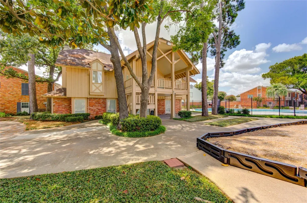 12710 Huntingwick Drive #121 Houston, TX 77024