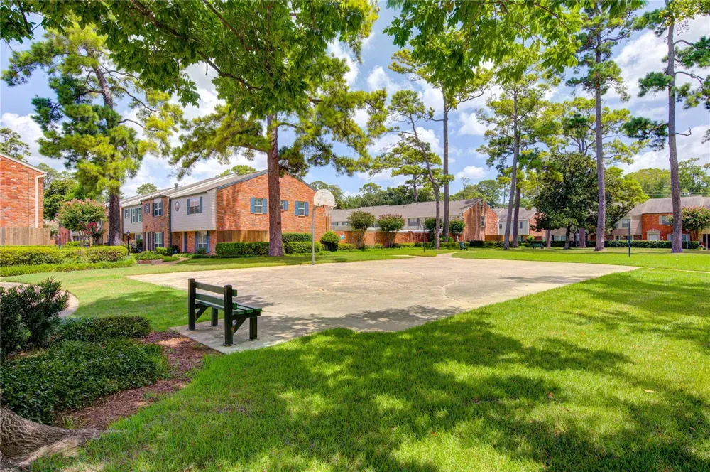 12710 Huntingwick Drive #121 Houston, TX 77024