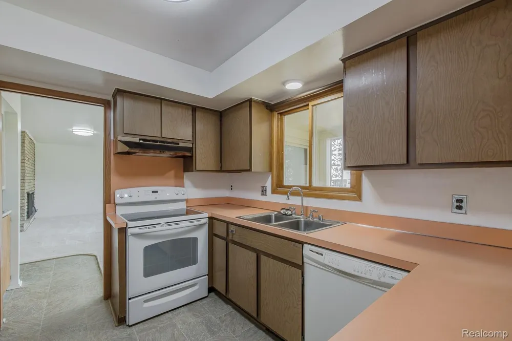 3108 Schoolhouse Drive Waterford Charter Township, MI 48329