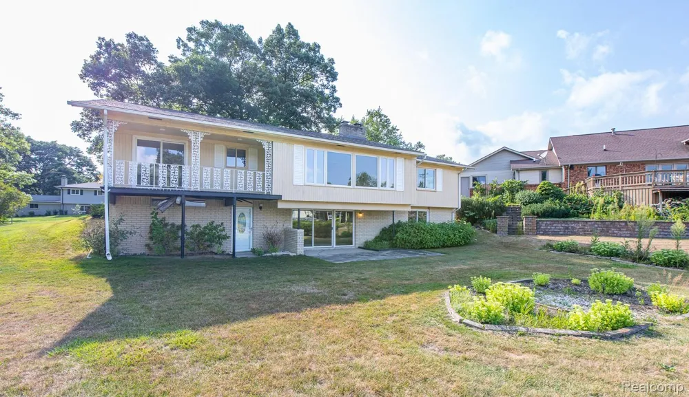 3108 Schoolhouse Drive Waterford Charter Township, MI 48329
