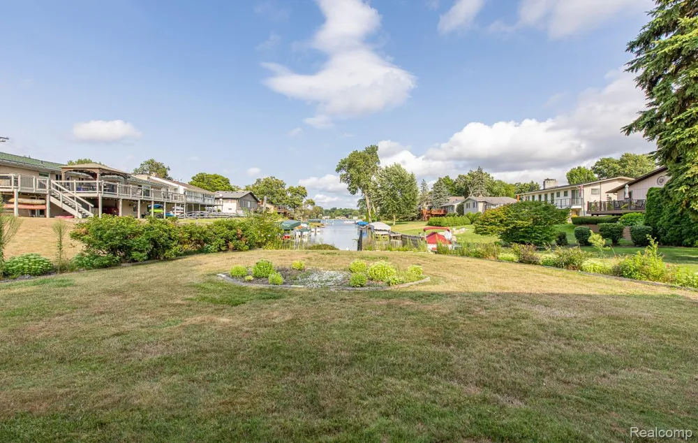 3108 Schoolhouse Drive Waterford Charter Township, MI 48329