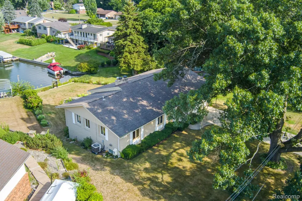 3108 Schoolhouse Drive Waterford Charter Township, MI 48329