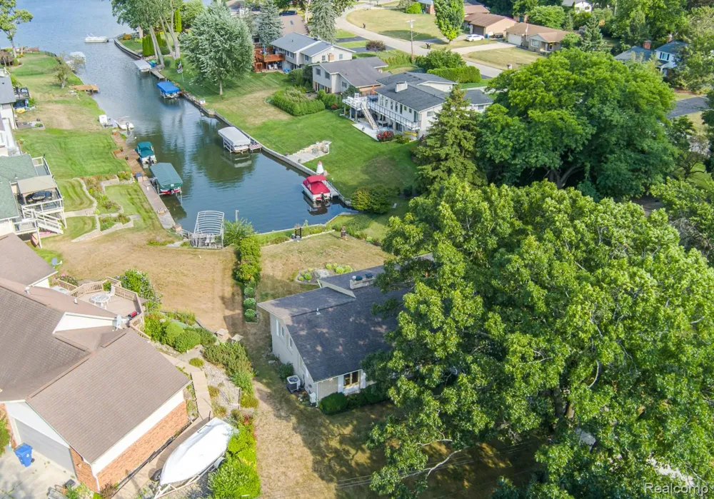 3108 Schoolhouse Drive Waterford Charter Township, MI 48329