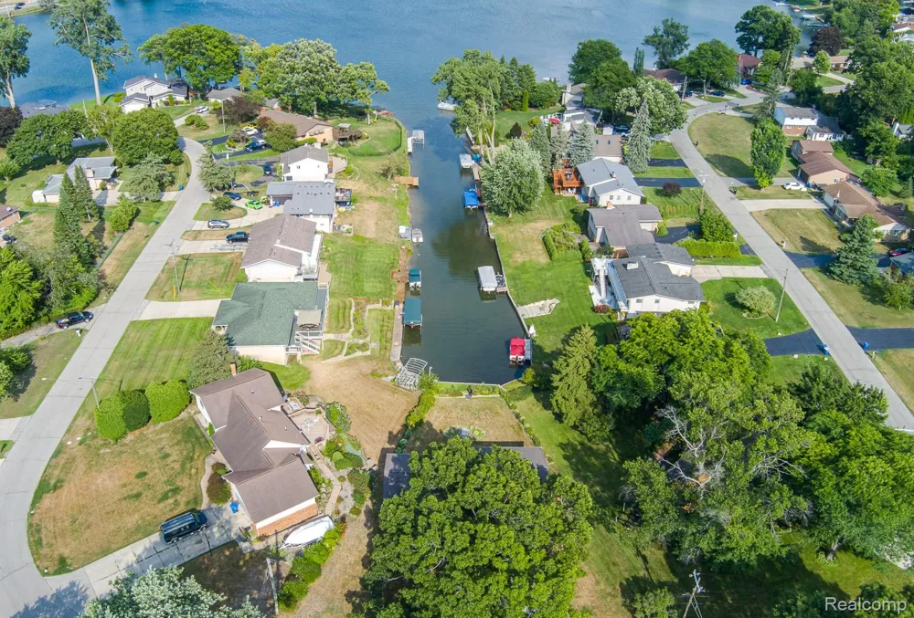3108 Schoolhouse Drive Waterford Charter Township, MI 48329