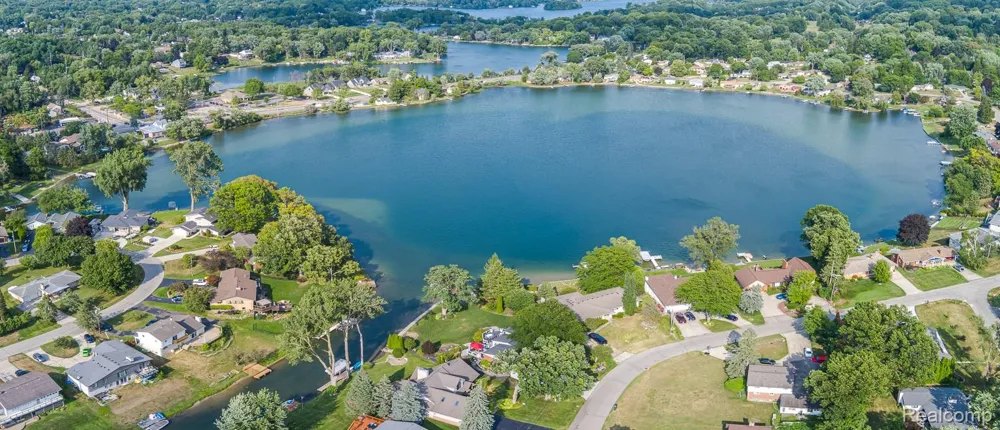 3108 Schoolhouse Drive Waterford Charter Township, MI 48329