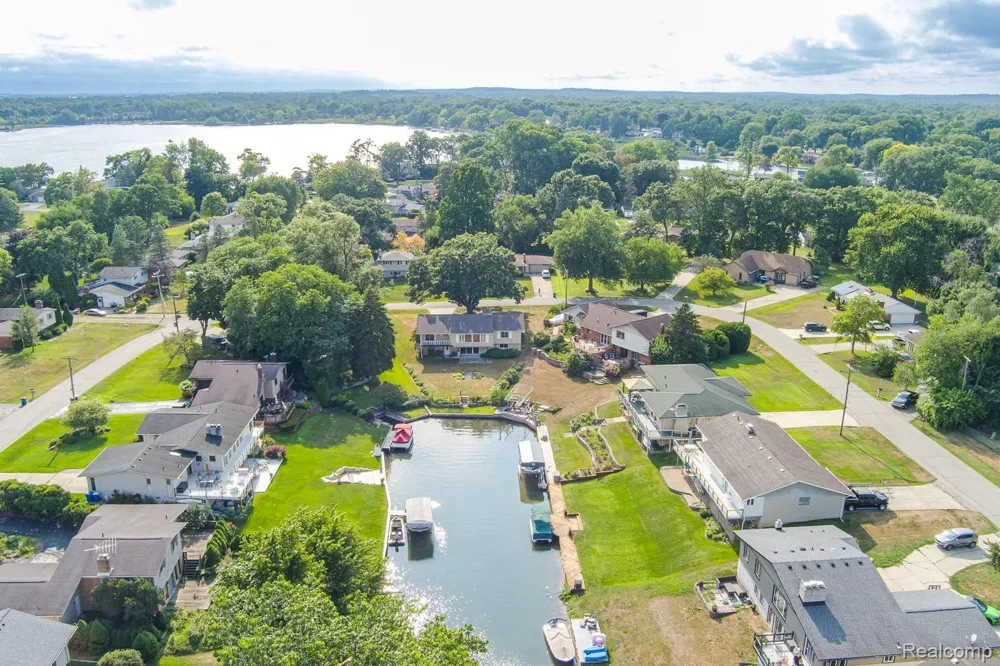 3108 Schoolhouse Drive Waterford Charter Township, MI 48329