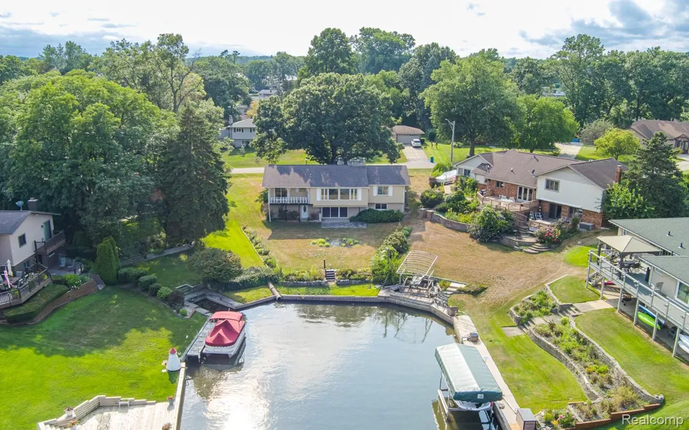 3108 Schoolhouse Drive Waterford Charter Township, MI 48329