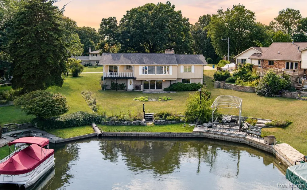 3108 Schoolhouse Drive Waterford Charter Township, MI 48329