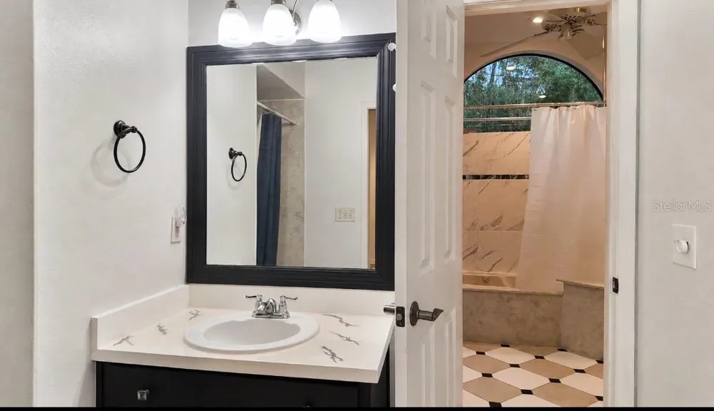 1055 HOLDEN AVENUE Orlando, FL 32839