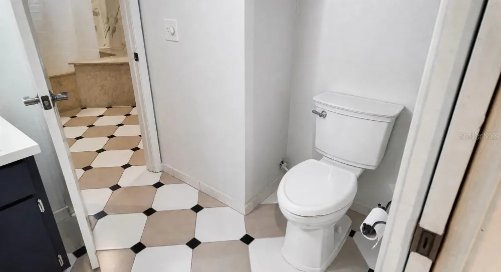 1055 HOLDEN AVENUE Orlando, FL 32839
