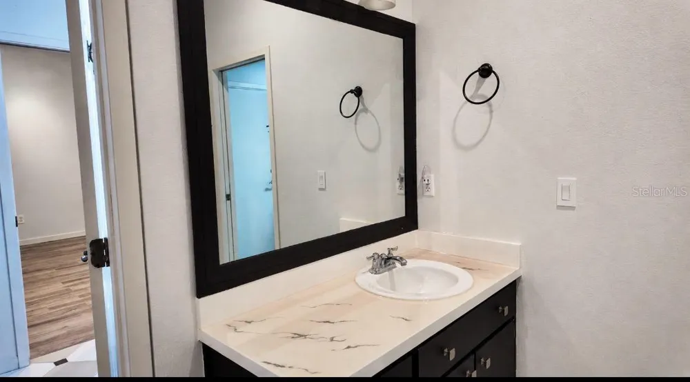 1055 HOLDEN AVENUE Orlando, FL 32839