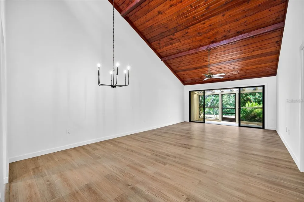 7607 4TH AVENUE W Bradenton, FL 34209