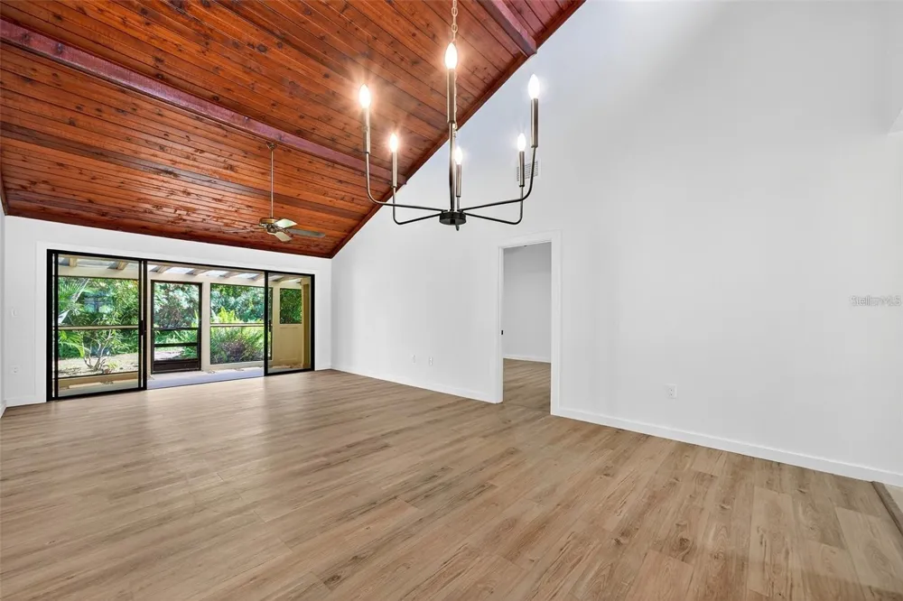 7607 4TH AVENUE W Bradenton, FL 34209