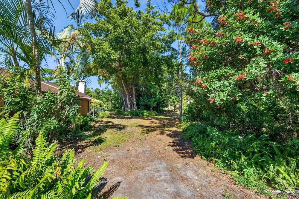 7607 4TH AVENUE W Bradenton, FL 34209