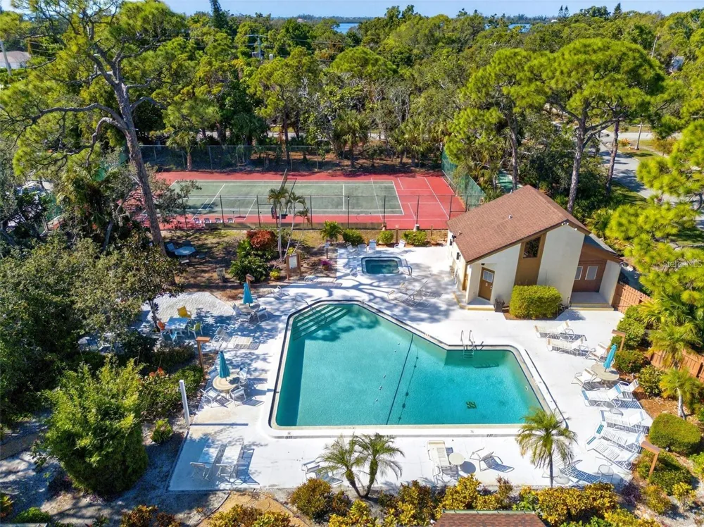 7607 4TH AVENUE W Bradenton, FL 34209