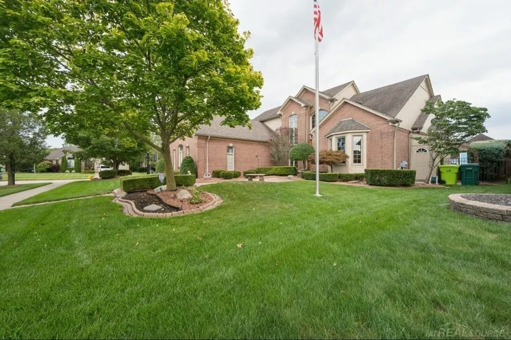20064 Chesterbrook Drive Macomb Township, MI 48044