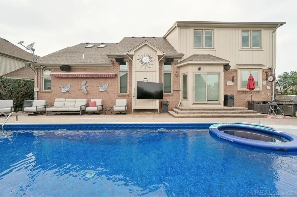 20064 Chesterbrook Drive Macomb Township, MI 48044