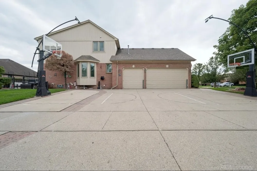 20064 Chesterbrook Drive Macomb Township, MI 48044