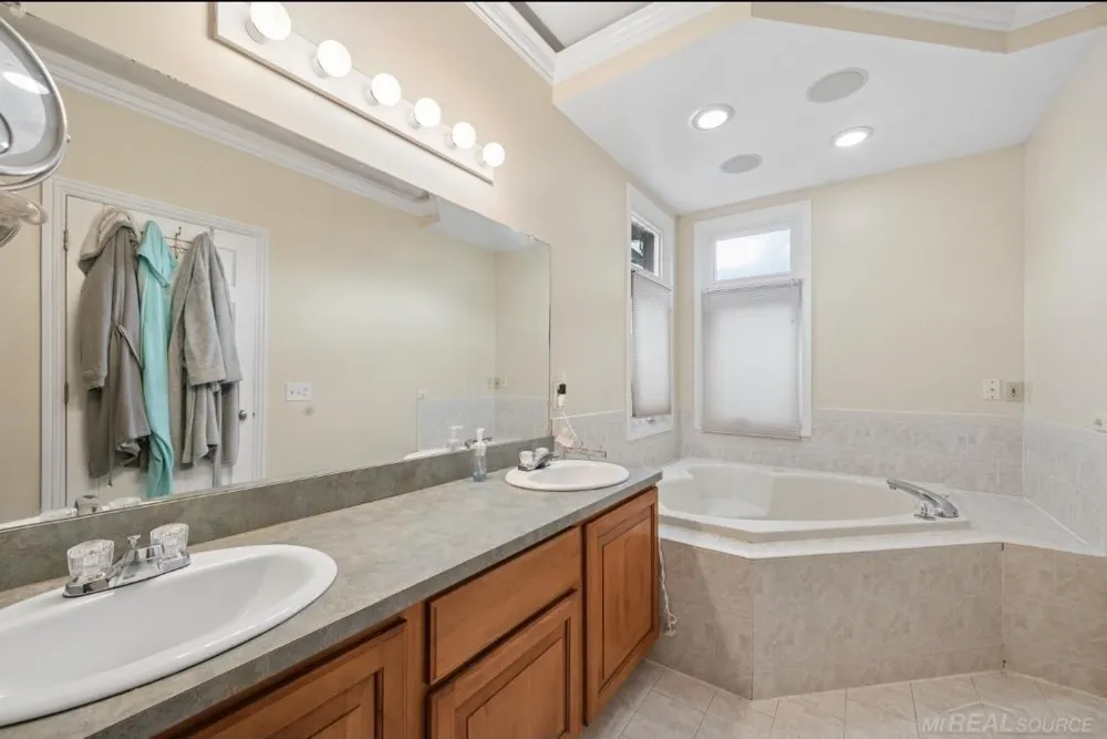 20064 Chesterbrook Drive Macomb Township, MI 48044