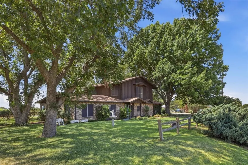6221 Highway 8 Desdemona, TX 76445