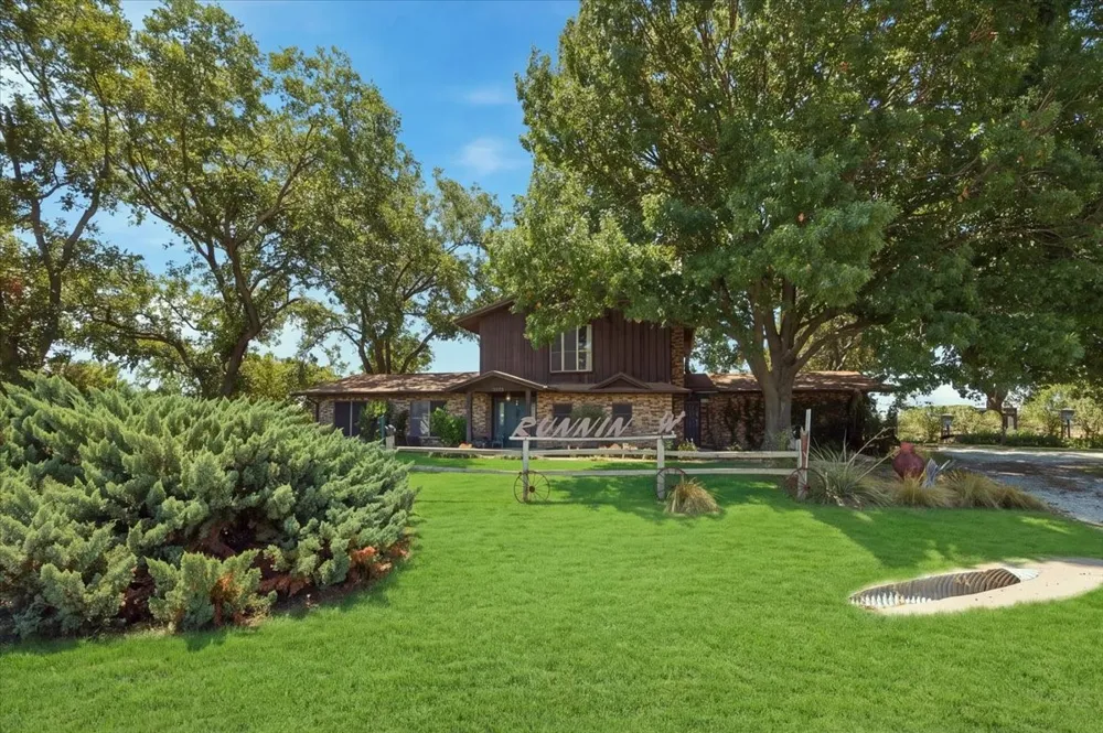 6221 Highway 8 Desdemona, TX 76445