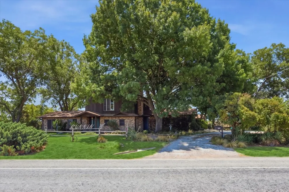 6221 Highway 8 Desdemona, TX 76445