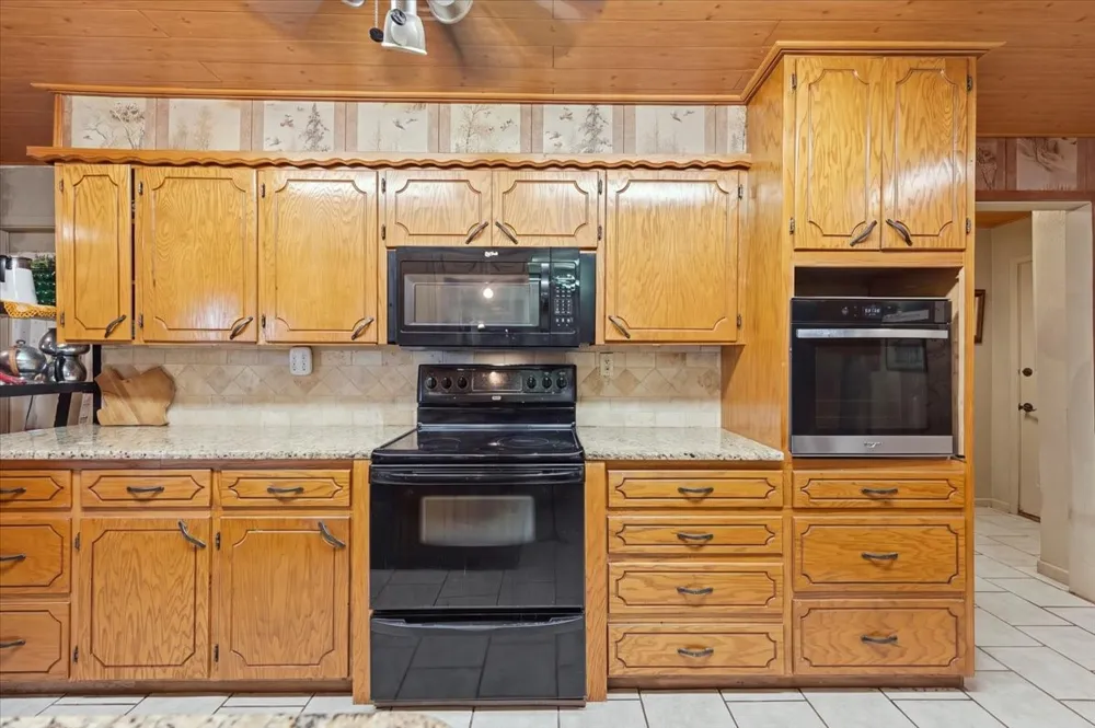 6221 Highway 8 Desdemona, TX 76445