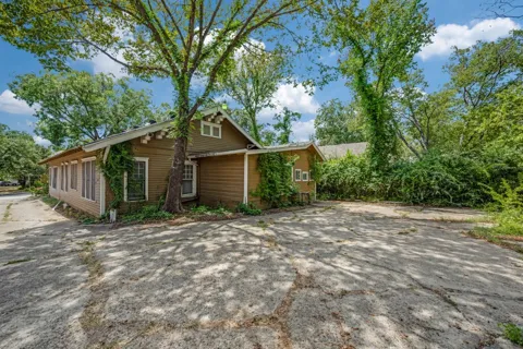 904 W Hickory Street #B