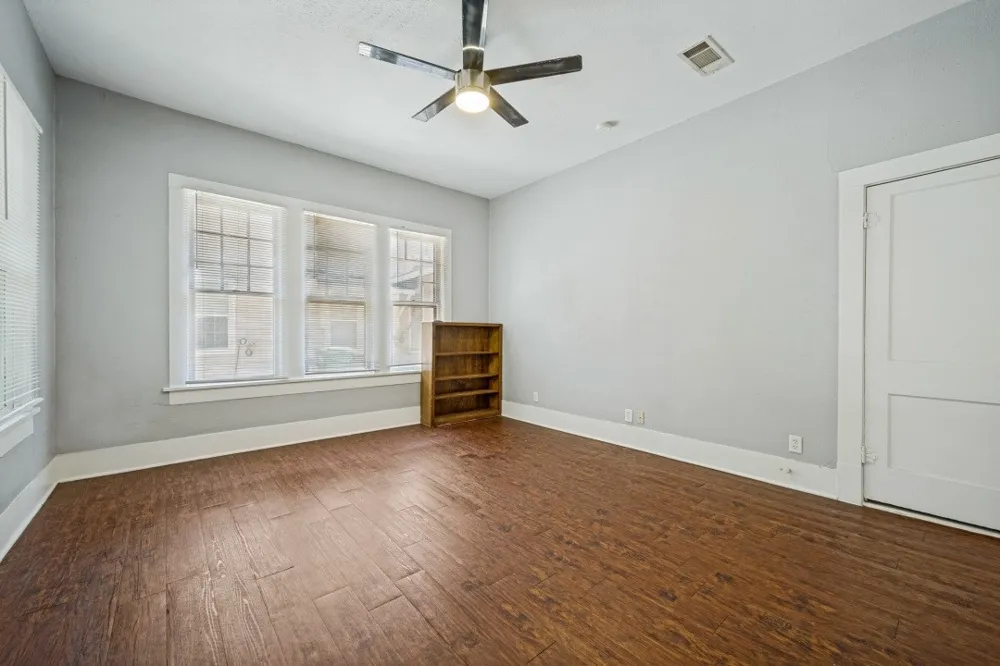 904 W Hickory Street #B Denton, TX 76201