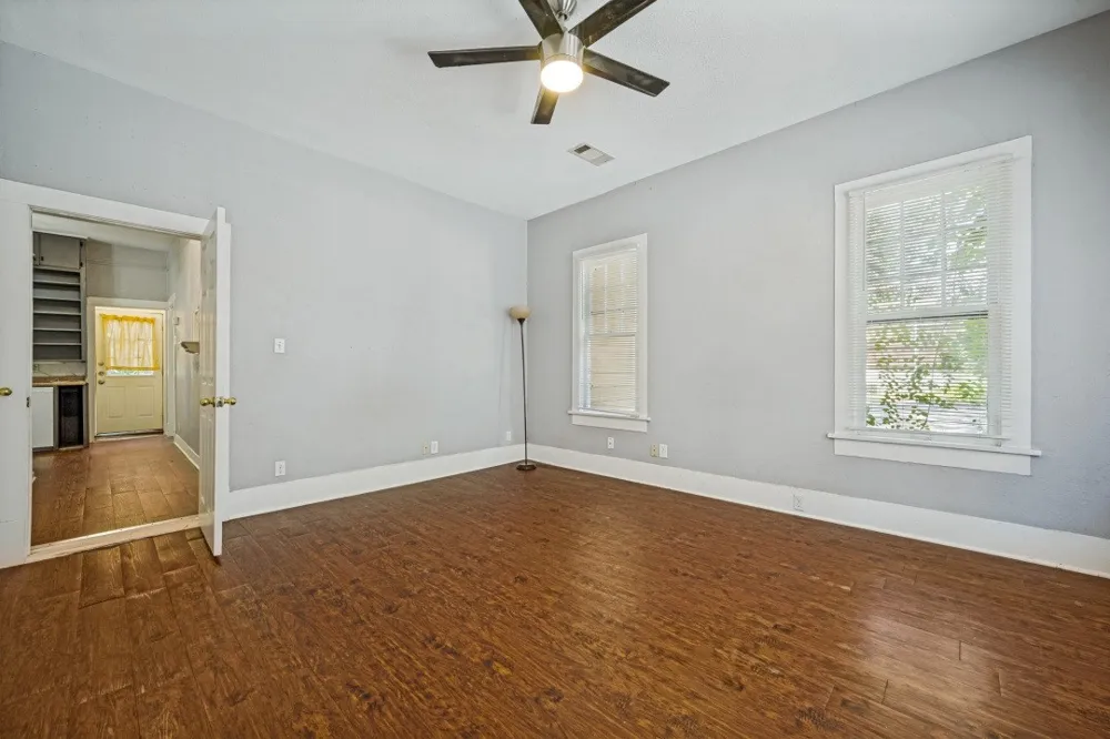 904 W Hickory Street #B Denton, TX 76201