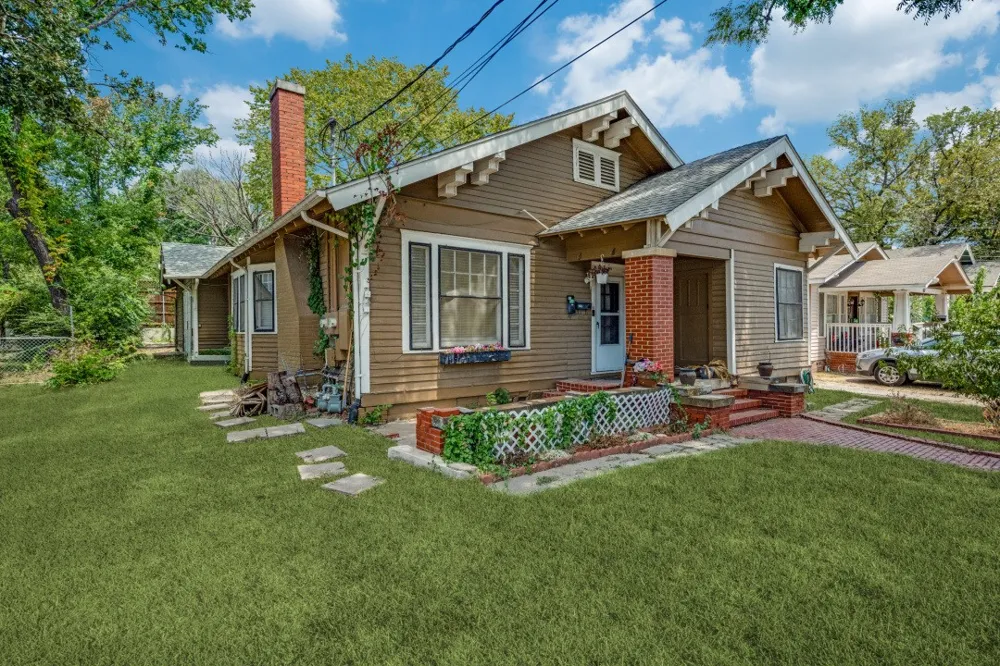 904 W Hickory Street #B Denton, TX 76201