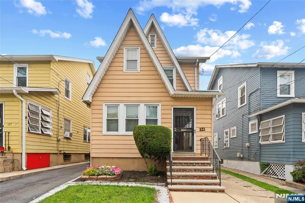 121 Schofield Newark, NJ 07106