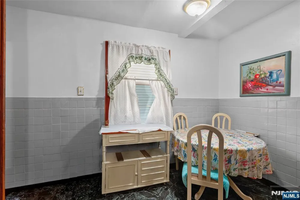 121 Schofield Newark, NJ 07106
