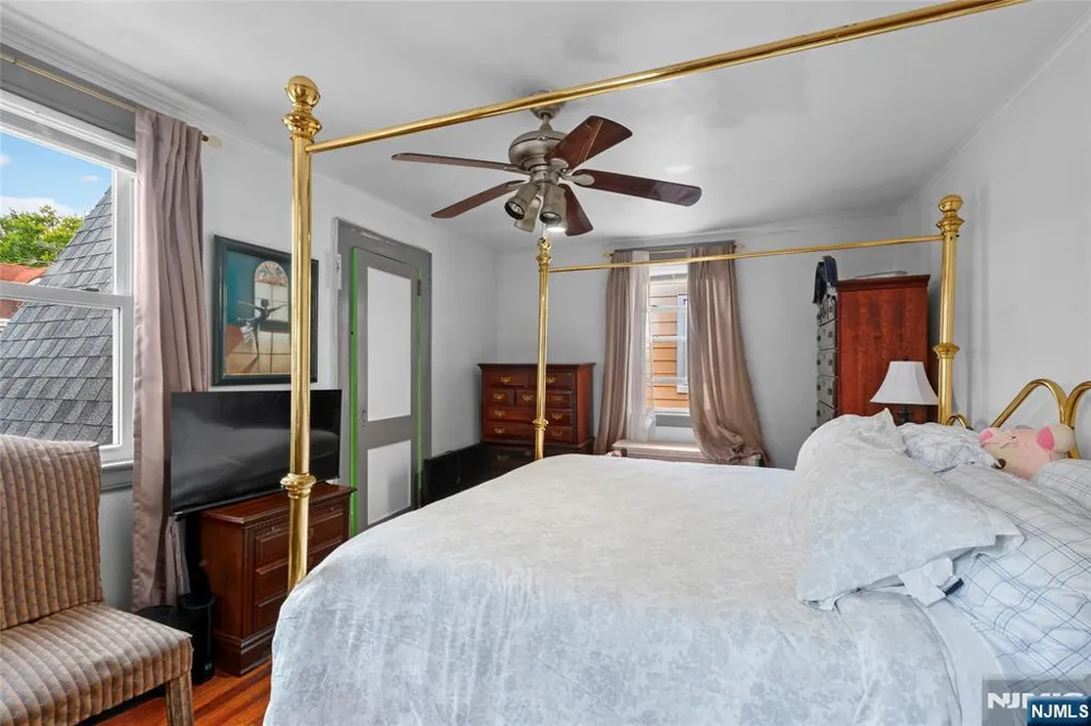 121 Schofield Newark, NJ 07106
