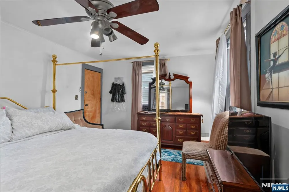 121 Schofield Newark, NJ 07106