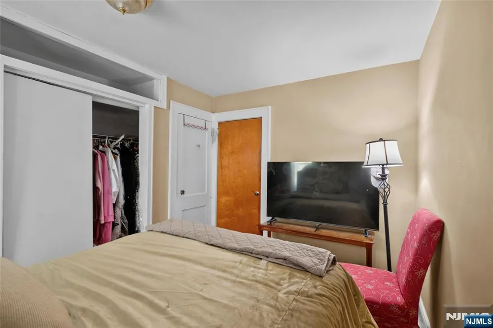 121 Schofield Newark, NJ 07106