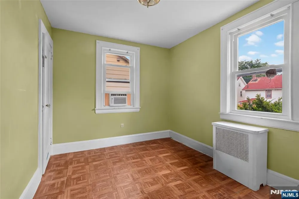 121 Schofield Newark, NJ 07106
