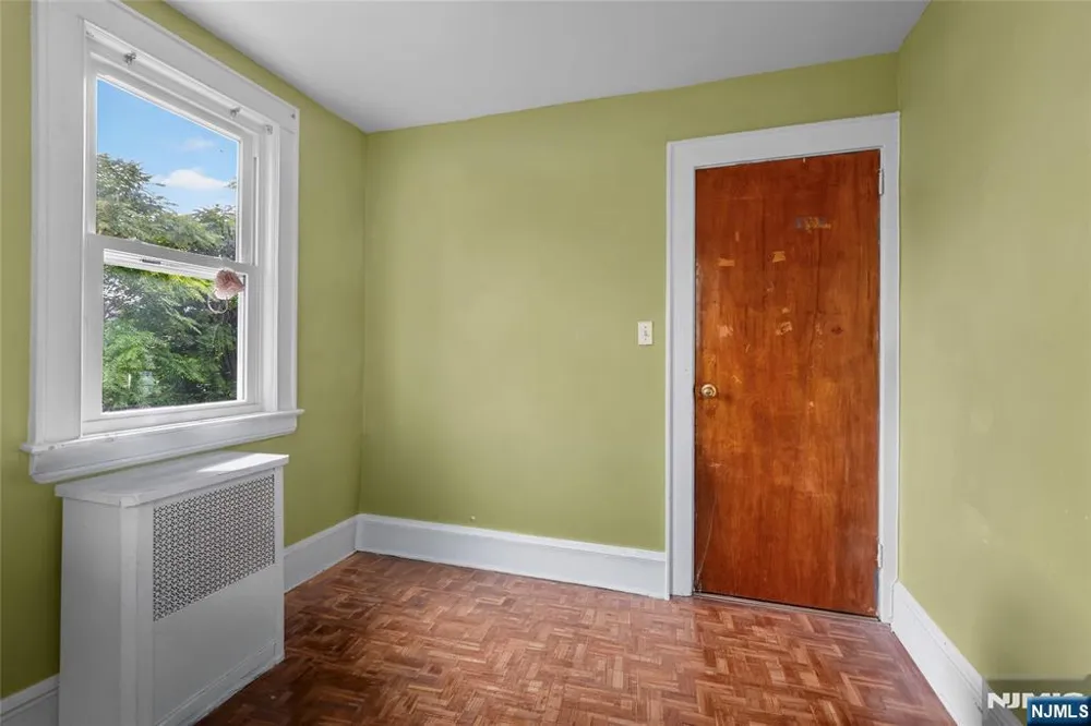 121 Schofield Newark, NJ 07106
