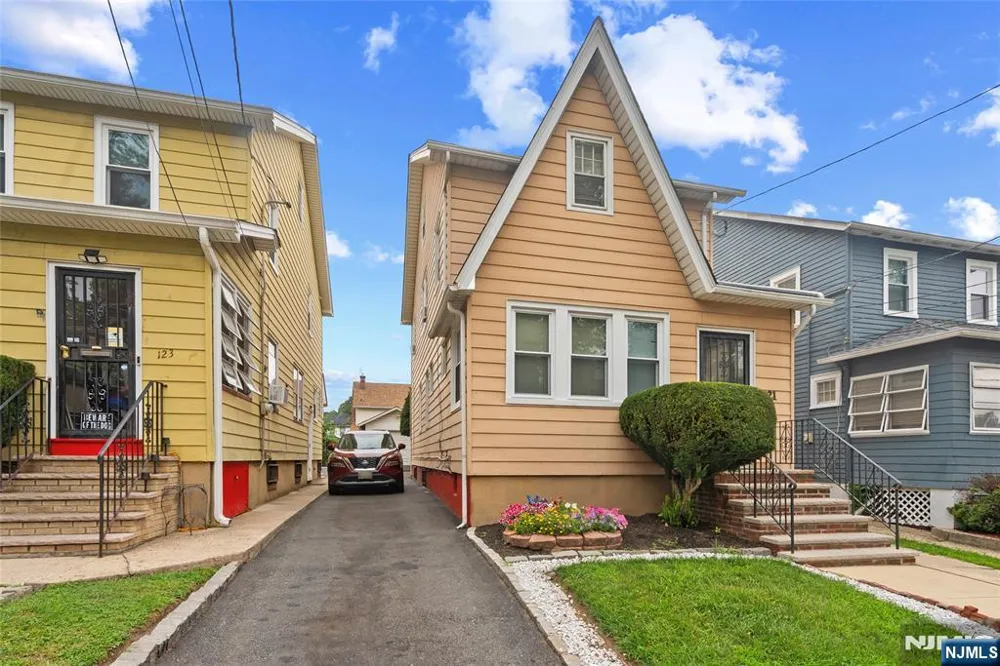 121 Schofield Newark, NJ 07106