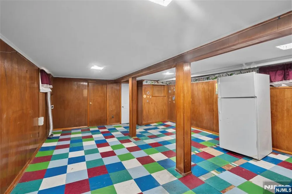 121 Schofield Newark, NJ 07106