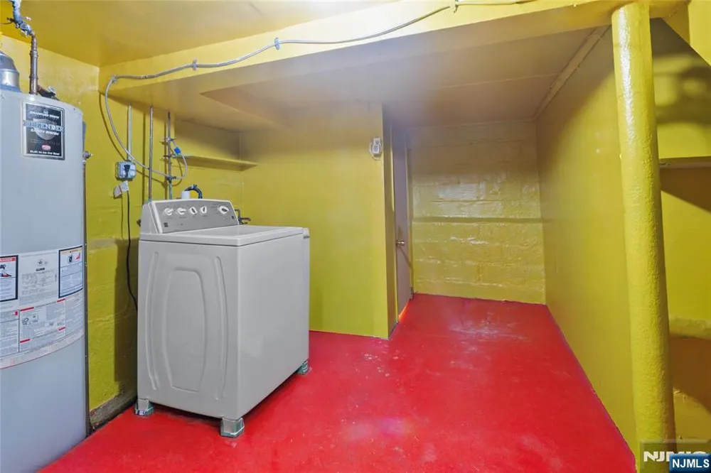 121 Schofield Newark, NJ 07106