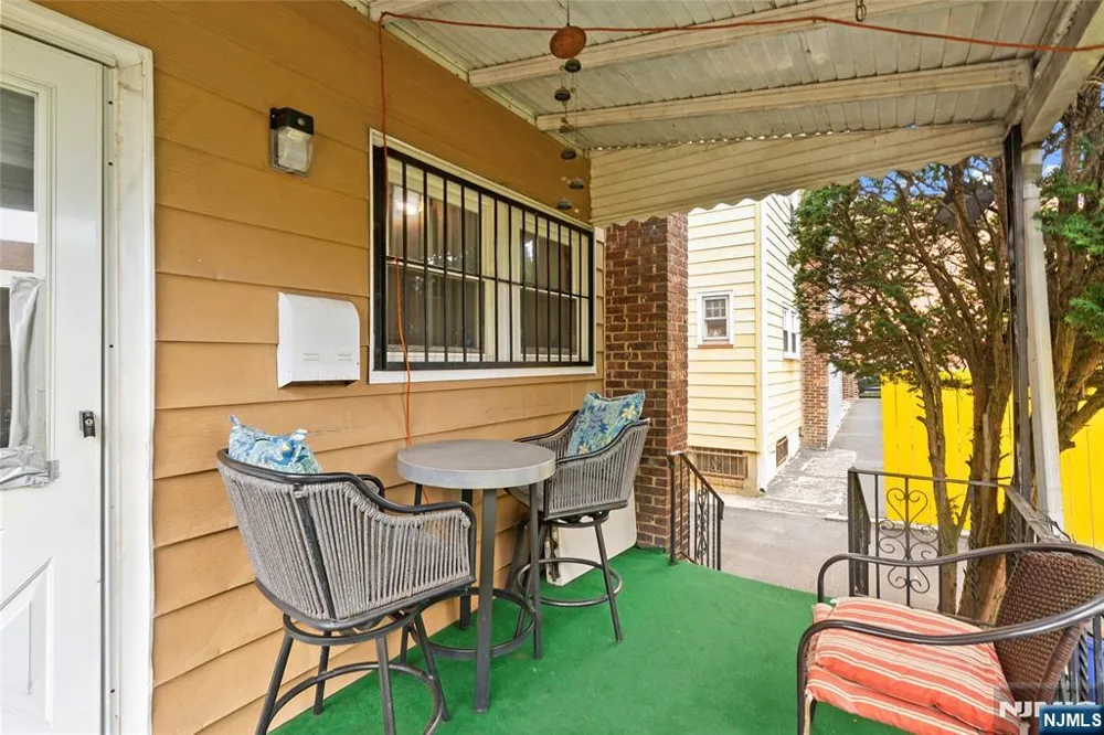 121 Schofield Newark, NJ 07106